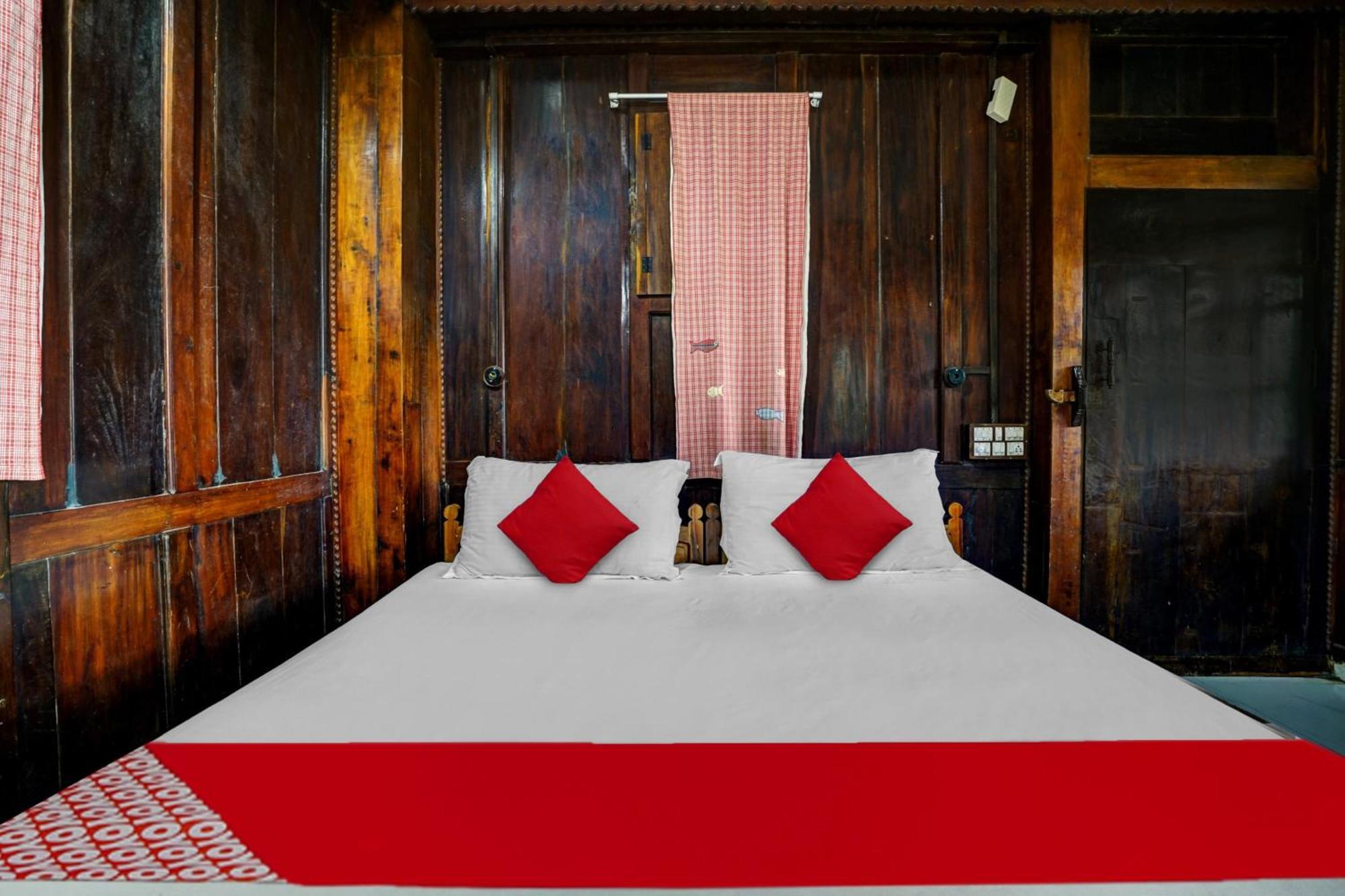 Oyo Flagship Meadow View Inn Thekkady Buitenkant foto