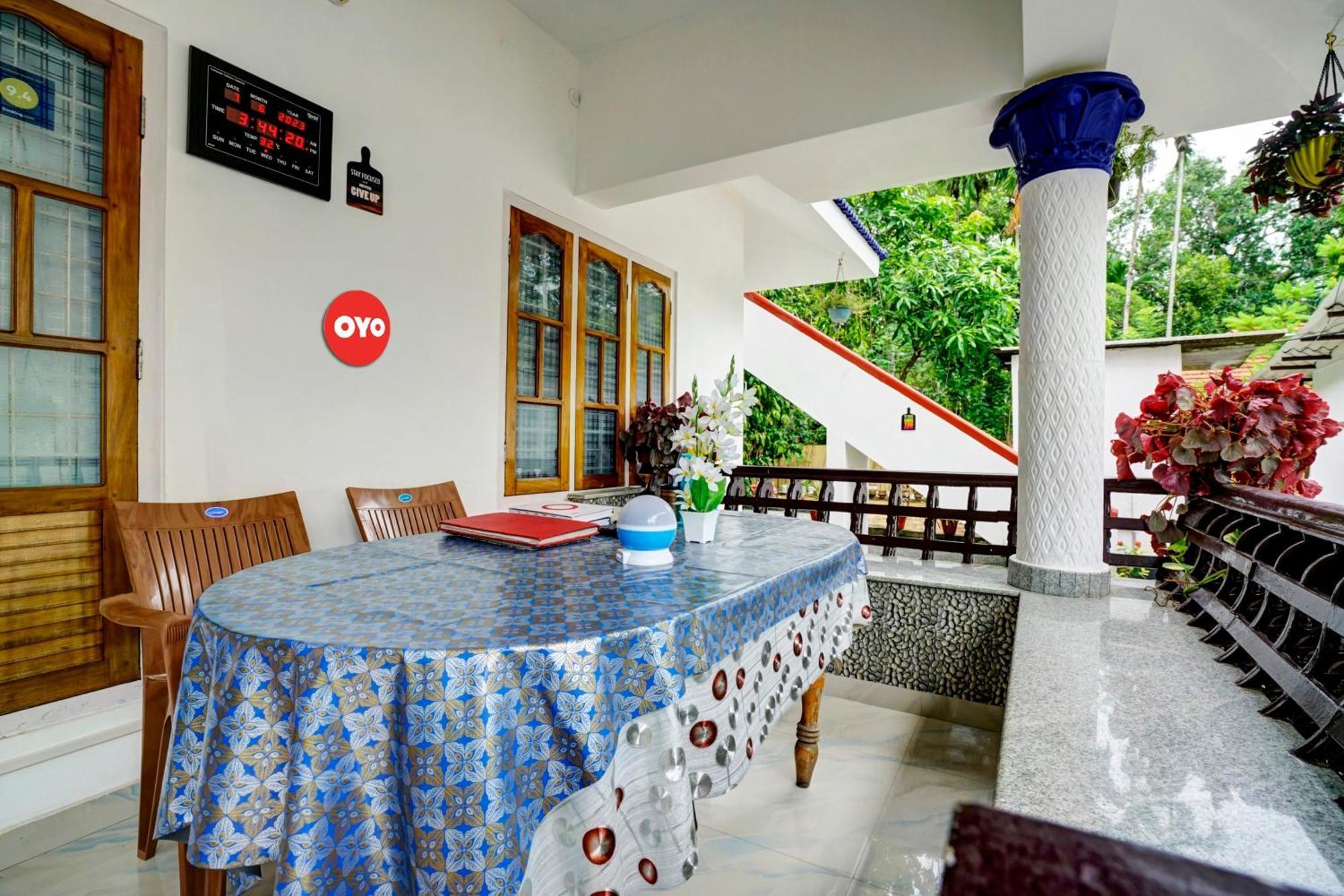 Oyo Flagship Meadow View Inn Thekkady Buitenkant foto
