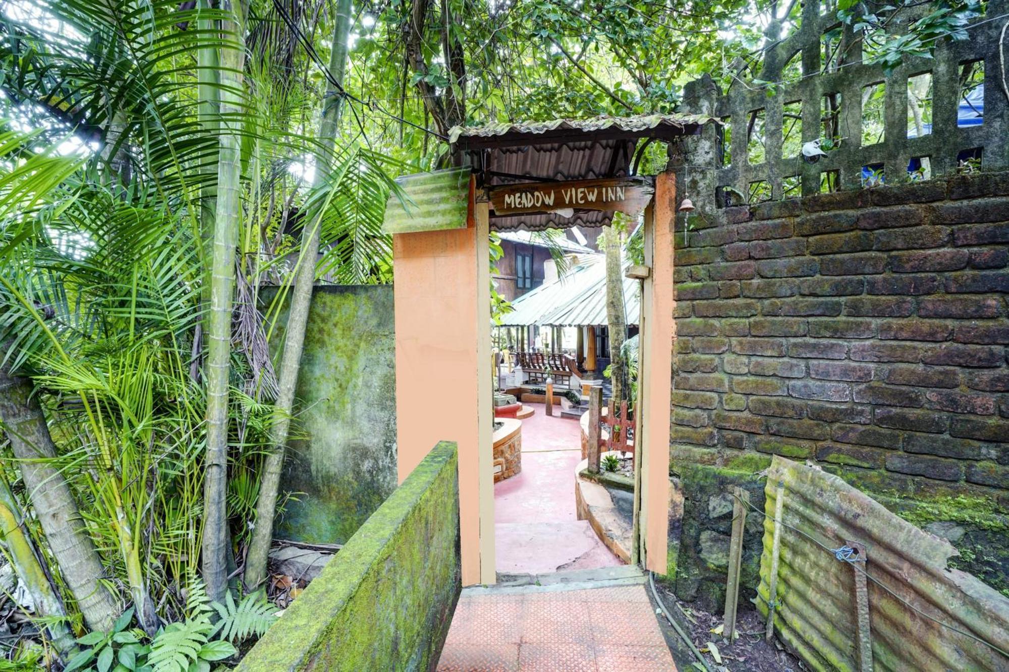 Oyo Flagship Meadow View Inn Thekkady Buitenkant foto