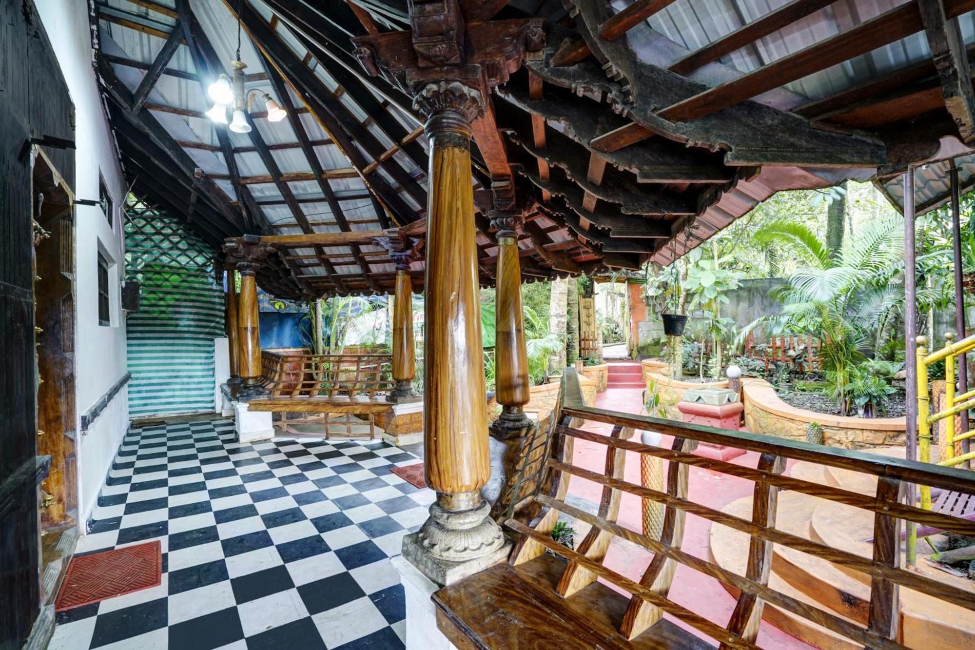Oyo Flagship Meadow View Inn Thekkady Buitenkant foto