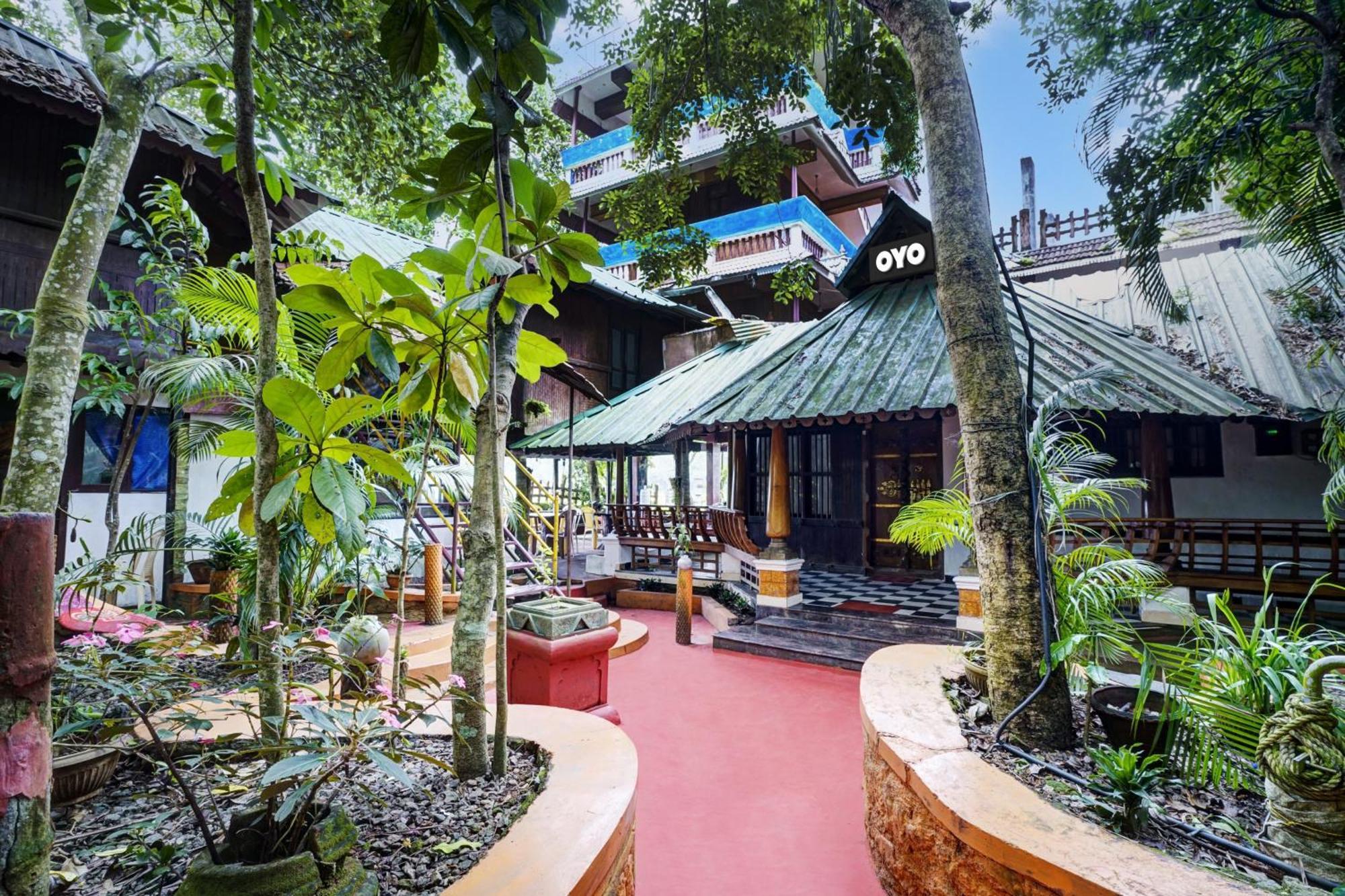 Oyo Flagship Meadow View Inn Thekkady Buitenkant foto